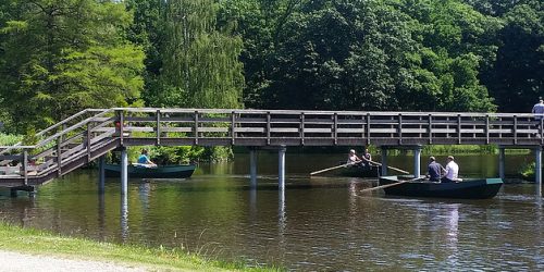 Roeien op de visvijver, recreatiepark de Kienehoef
