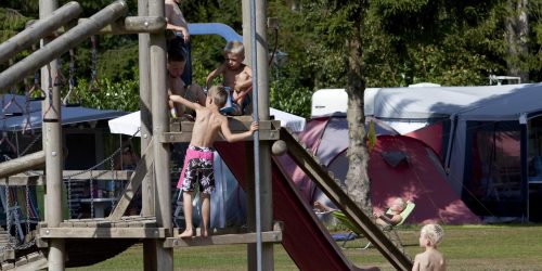 Heerlijk spelen voor je tent of caravan! Dat kan bij de Kienehoef